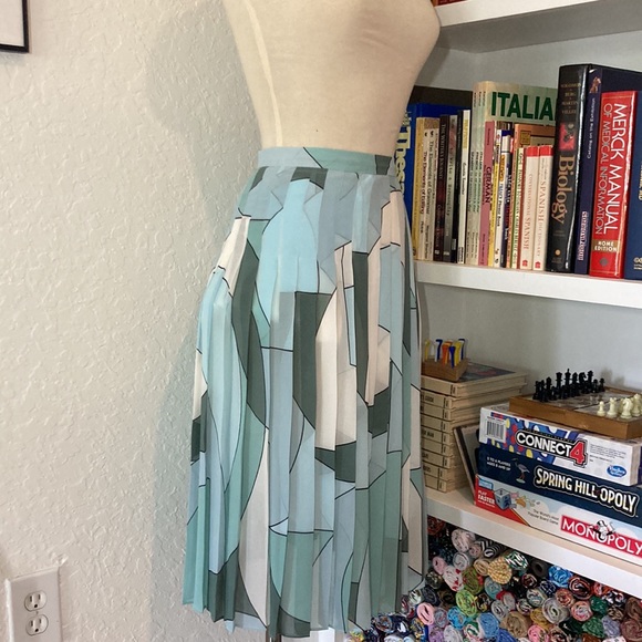 Ann Taylor Geo Pleated Skirt Size 10 Pleated skirt🌸 - Picture 10 of 11